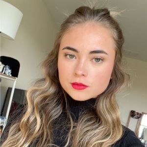 Meet your Posher, Ava